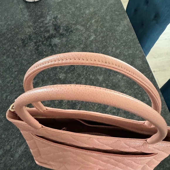 Authentic CHANEL Caviar Leather Medallion Tote Quilted Shoulder Bag Pink Purse - Picture 4 of 15